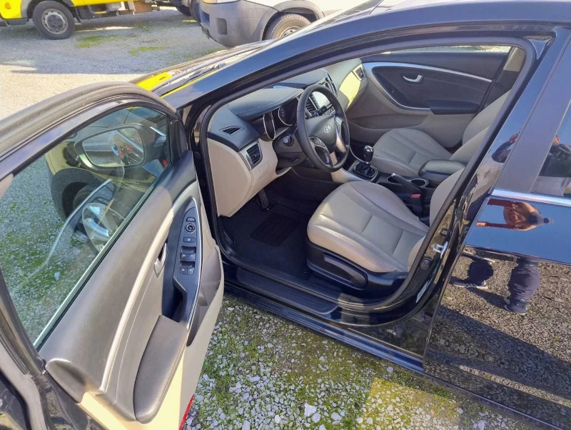 Hyundai I30 1.6, снимка 11 - Автомобили и джипове - 52778236