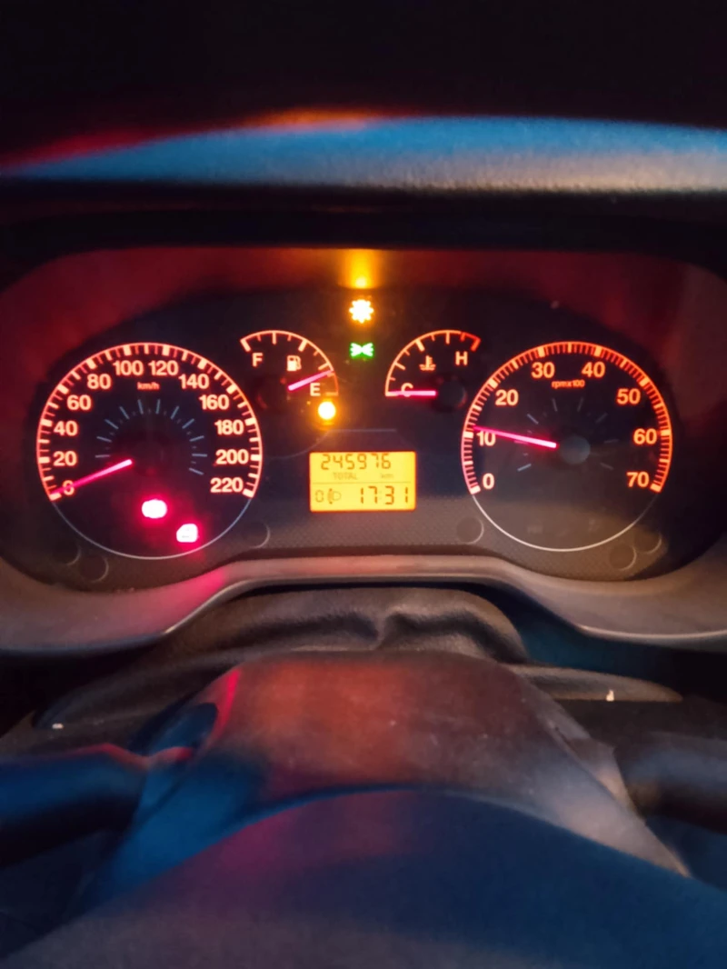 Fiat Punto Grande Punto 1.4 8V, снимка 9 - Автомобили и джипове - 53078768