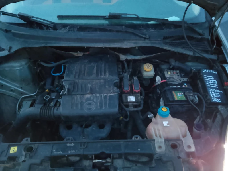 Fiat Punto Grande Punto 1.4 8V, снимка 10 - Автомобили и джипове - 53078768