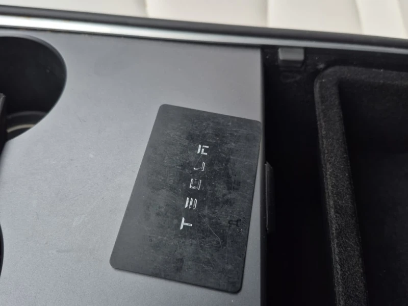 Tesla Model Y * LONG RANGE * CARFAX * БЕЗ ПЪРВОНАЧАЛНА ВНОСКА, снимка 8 - Автомобили и джипове - 53231768