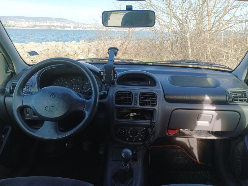 Renault Clio 1.4i, газов инжекцион , снимка 5 - Автомобили и джипове - 53537839