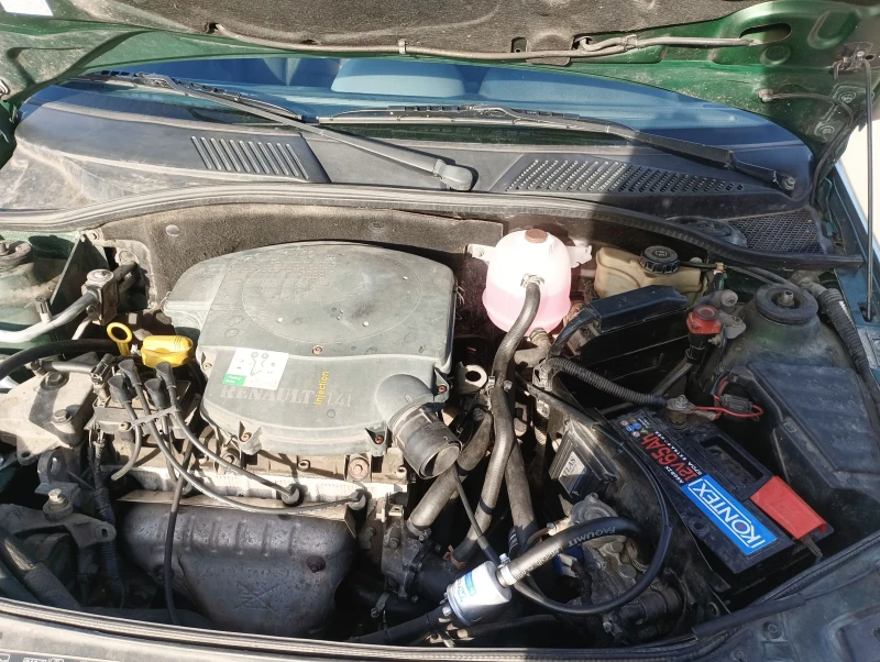 Renault Clio 1.4i, газов инжекцион , снимка 8 - Автомобили и джипове - 53537839