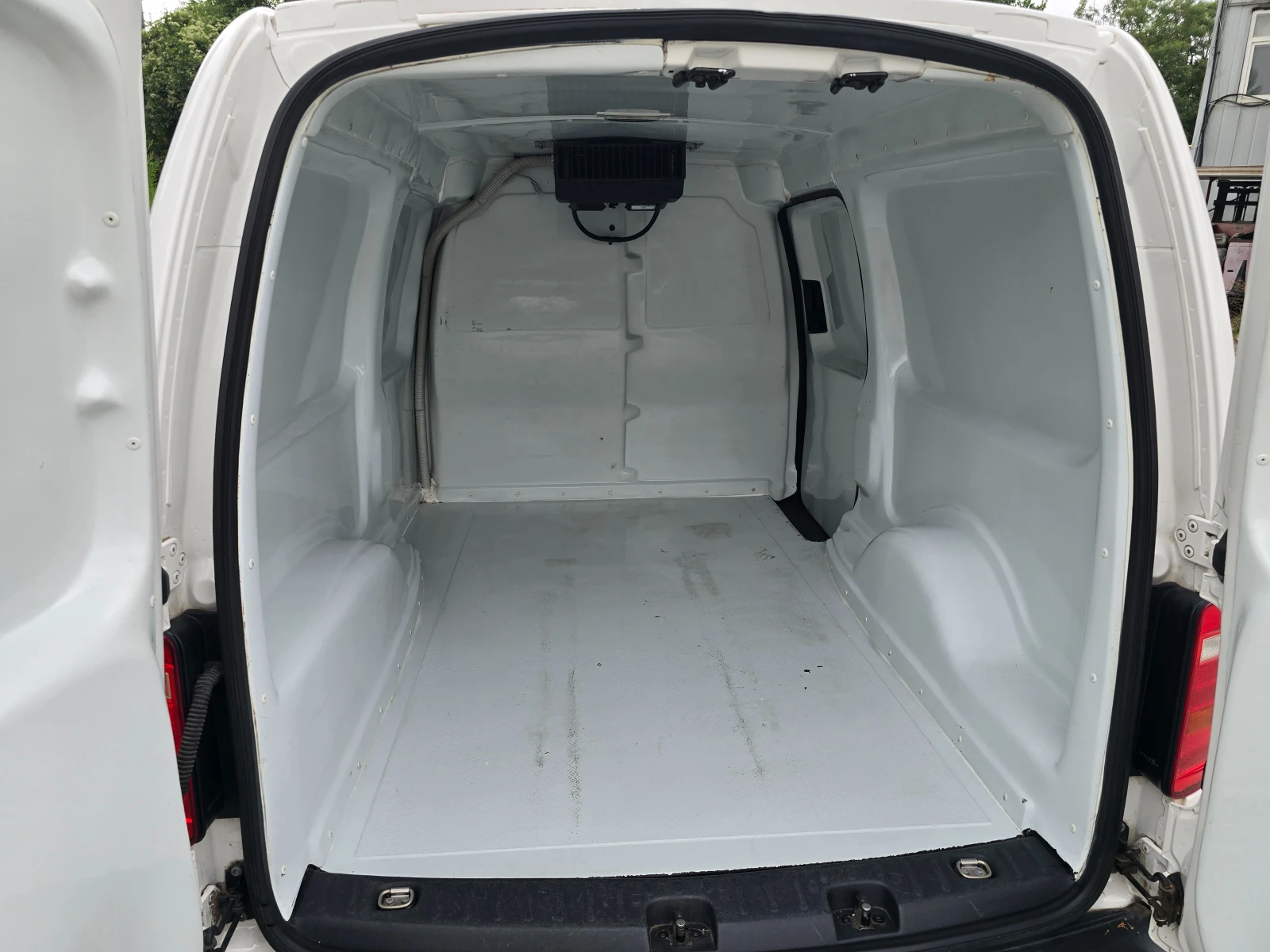 VW Caddy 1.4TGI Maxi Hladilen - изображение 8