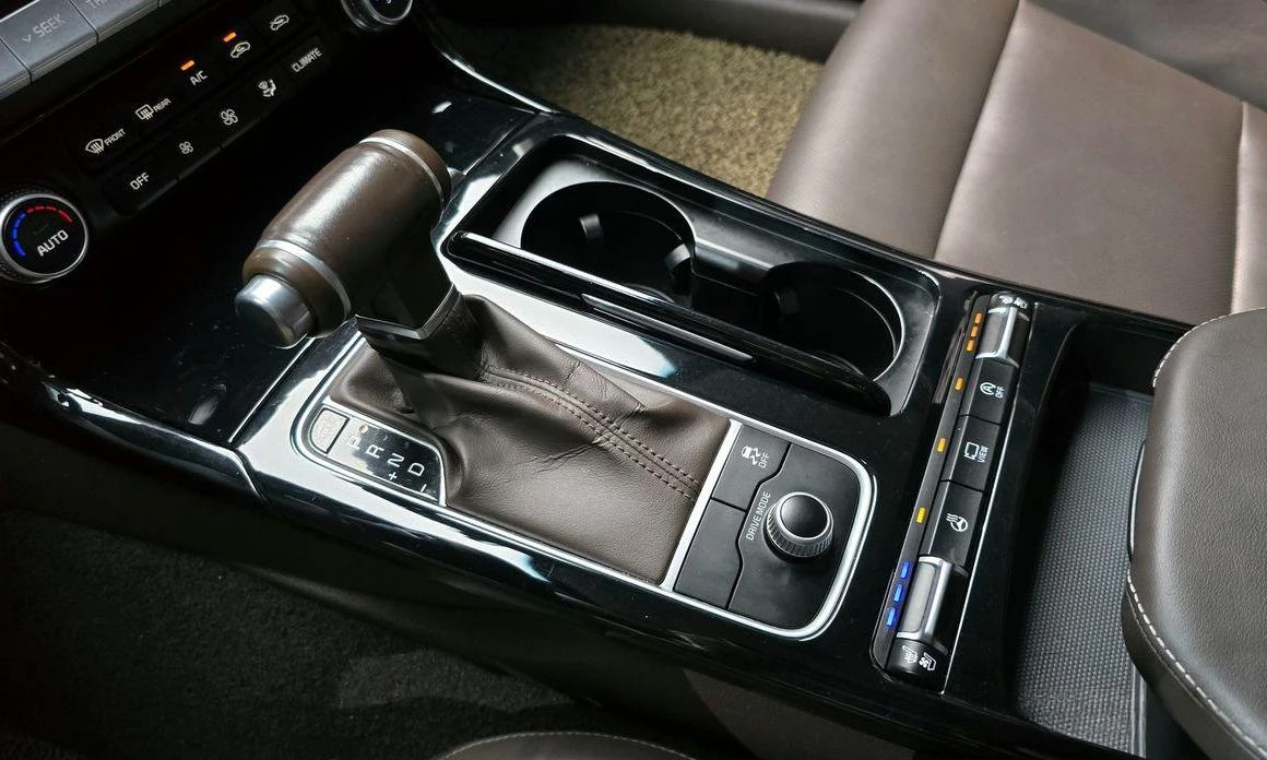 Kia Stinger 2.0 Turbo 2WD * НАЙ-ДОБРА ЦЕНА В БЪЛГАРИЯ*  - изображение 9