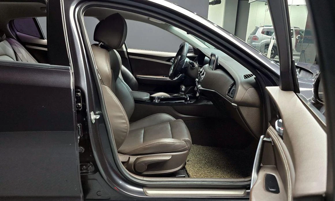 Kia Stinger 2.0 Turbo 2WD * НАЙ-ДОБРА ЦЕНА В БЪЛГАРИЯ*  - изображение 10