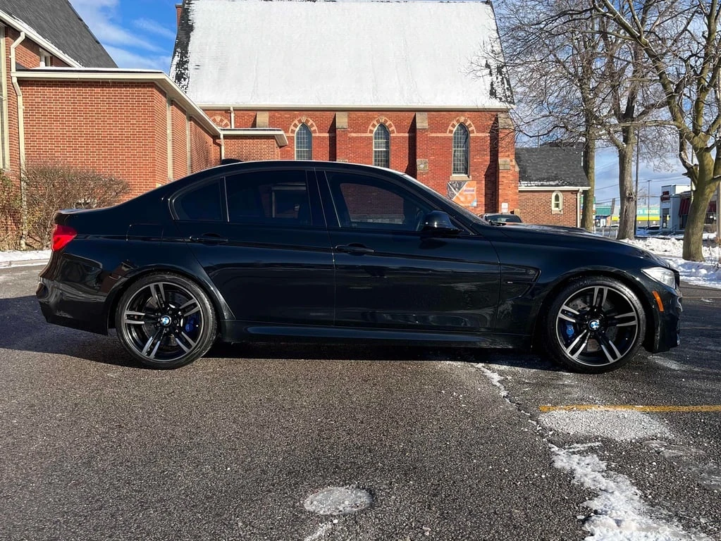 BMW M3 * 4dr Sdn * CARFAX * ЦЕНА ДО БГ - изображение 3