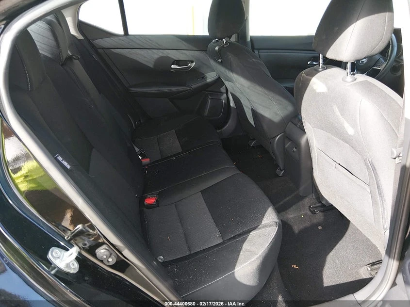 Nissan Sentra 2.0L I-4 DI, DOHC, VVT, 149HP Front Wheel Drive, снимка 8 - Автомобили и джипове - 53978279