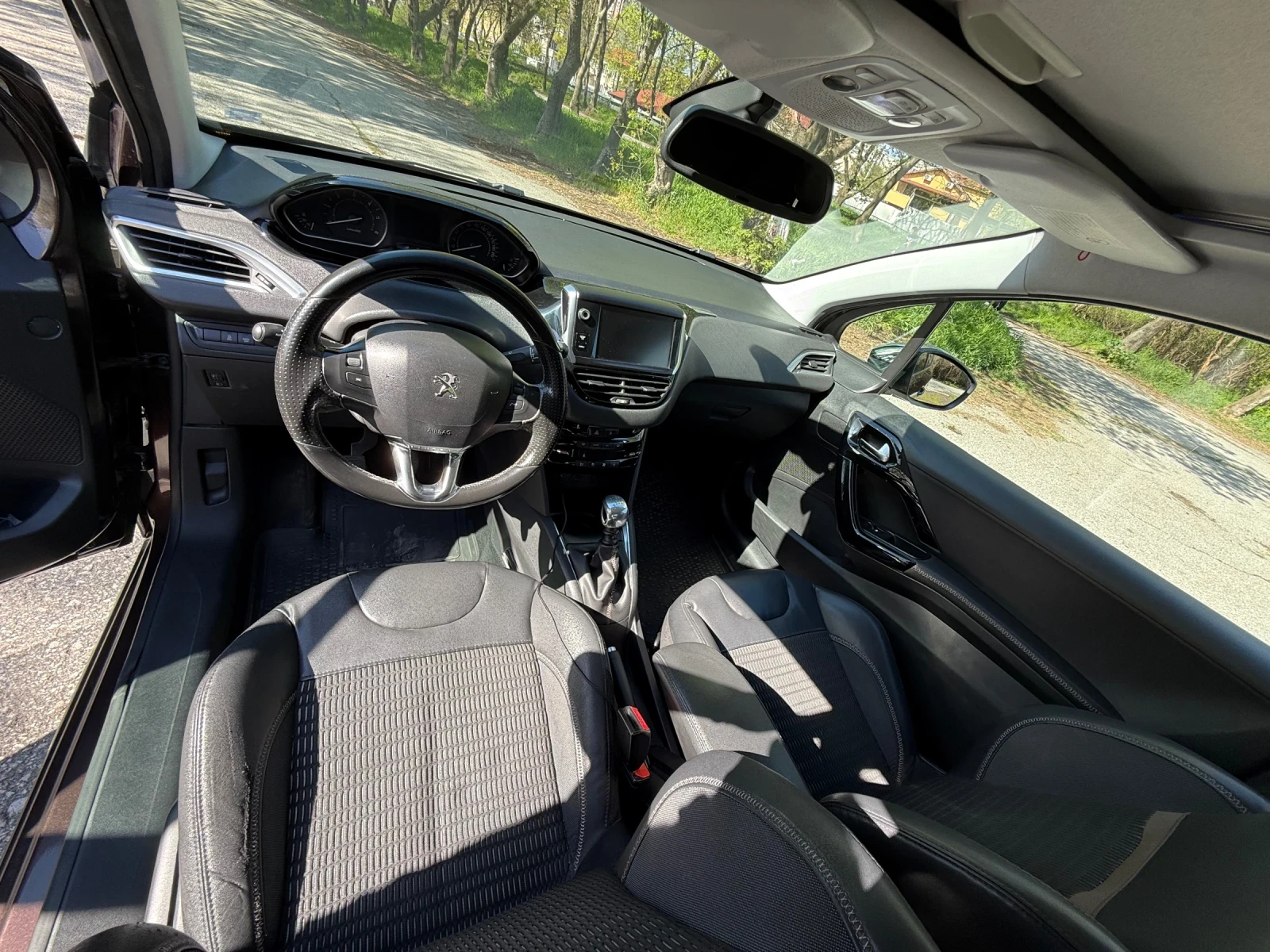 Peugeot 208 e-HDi, снимка 11 - Автомобили и джипове - 54387453