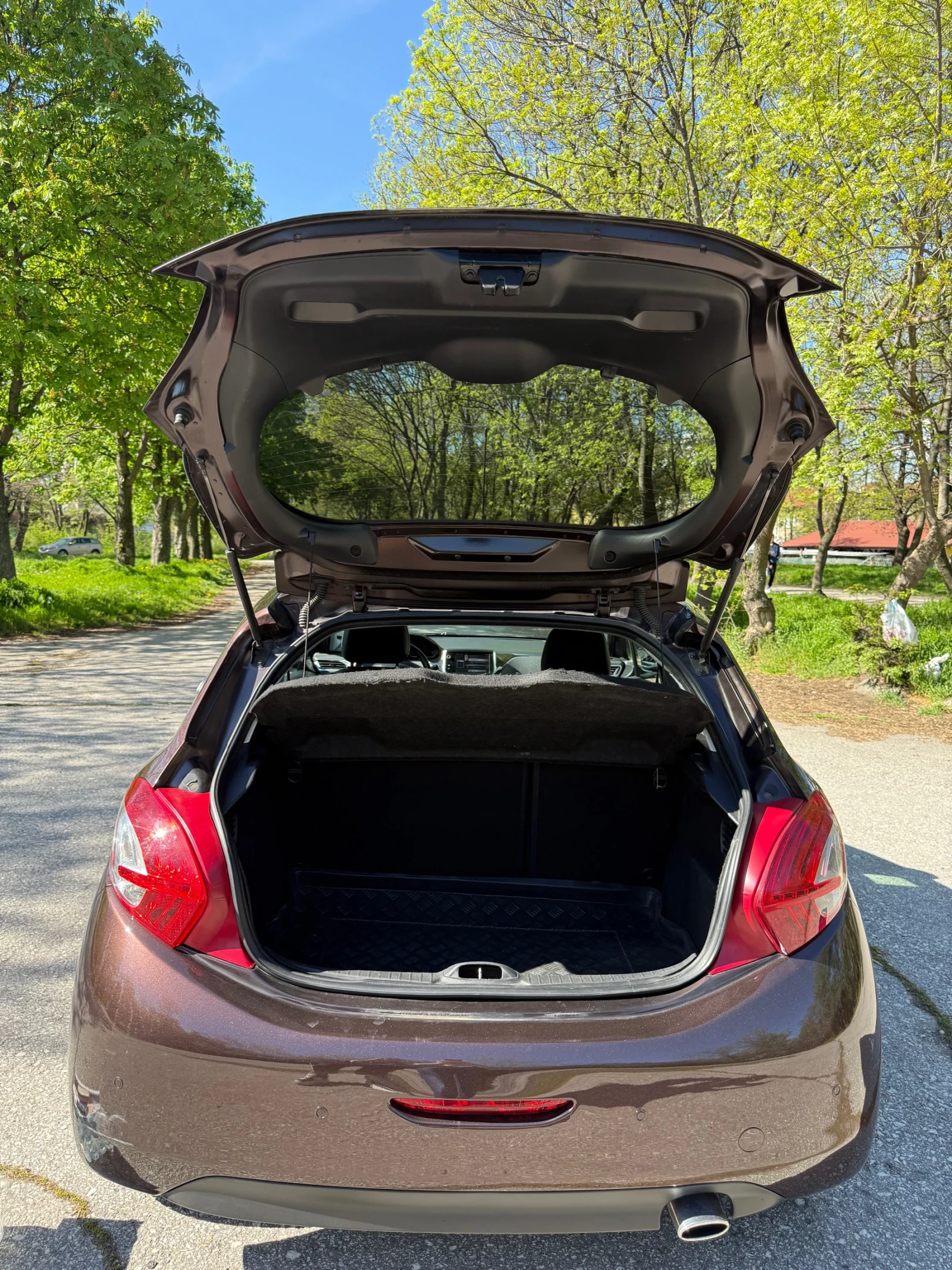 Peugeot 208 e-HDi, снимка 7 - Автомобили и джипове - 54387453