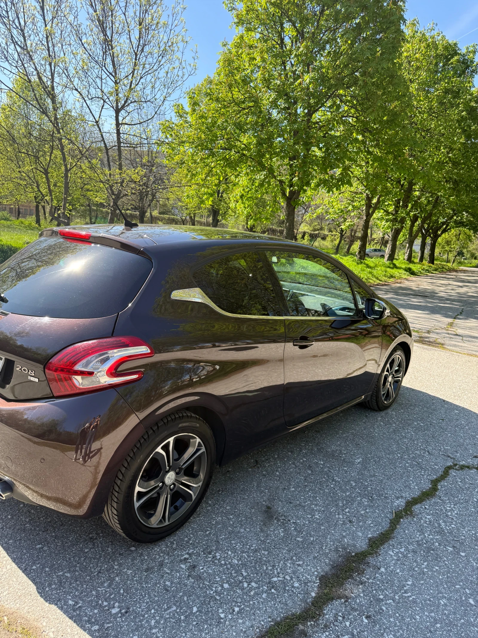 Peugeot 208 e-HDi, снимка 5 - Автомобили и джипове - 54387453