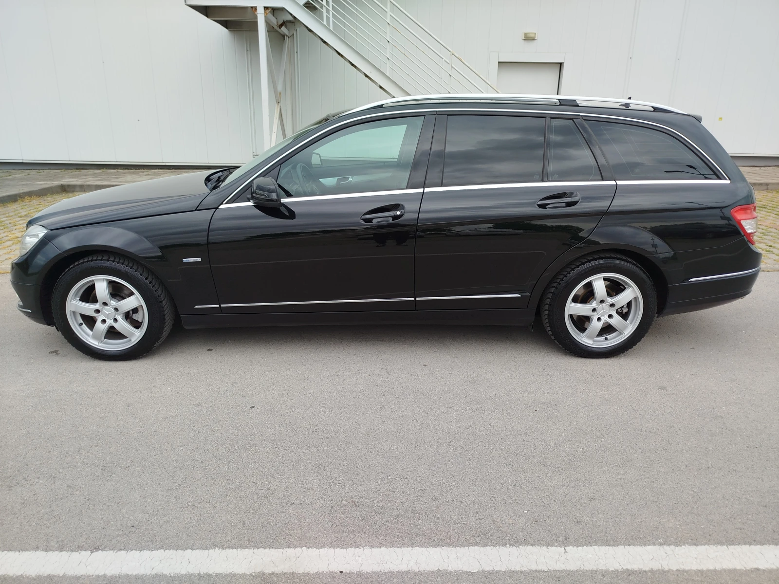 Mercedes-Benz C 220 220cdi-XENON-NAVI-AUTOMAT, снимка 3 - Автомобили и джипове - 54486314
