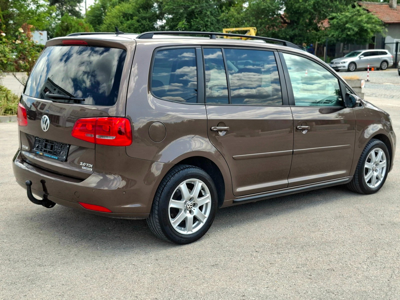 VW Touran 2.0TDI 6ск. 6+ 1 САМОПАРКИРАНЕ/ПОДГРЕВ/ПЕЧКА, снимка 5 - Автомобили и джипове - 55300106