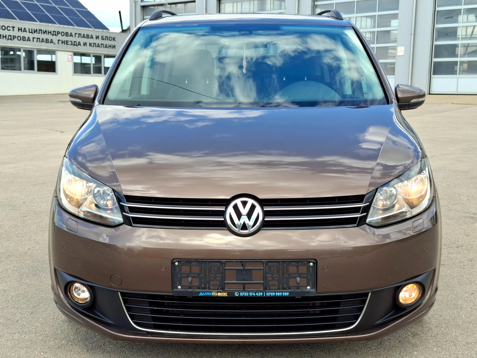 VW Touran 2.0TDI 6ск. 6+ 1 САМОПАРКИРАНЕ/ПОДГРЕВ/ПЕЧКА, снимка 2 - Автомобили и джипове - 55300106