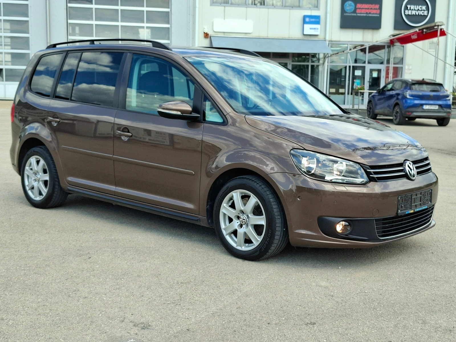 VW Touran 2.0TDI 6ск. 6+ 1 САМОПАРКИРАНЕ/ПОДГРЕВ/ПЕЧКА, снимка 3 - Автомобили и джипове - 55300106