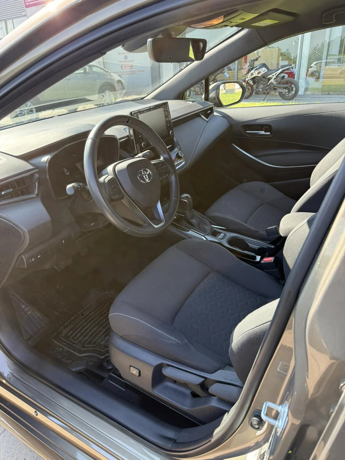 Toyota Corolla 1.8 TS HSD Executive, снимка 9 - Автомобили и джипове - 55824108