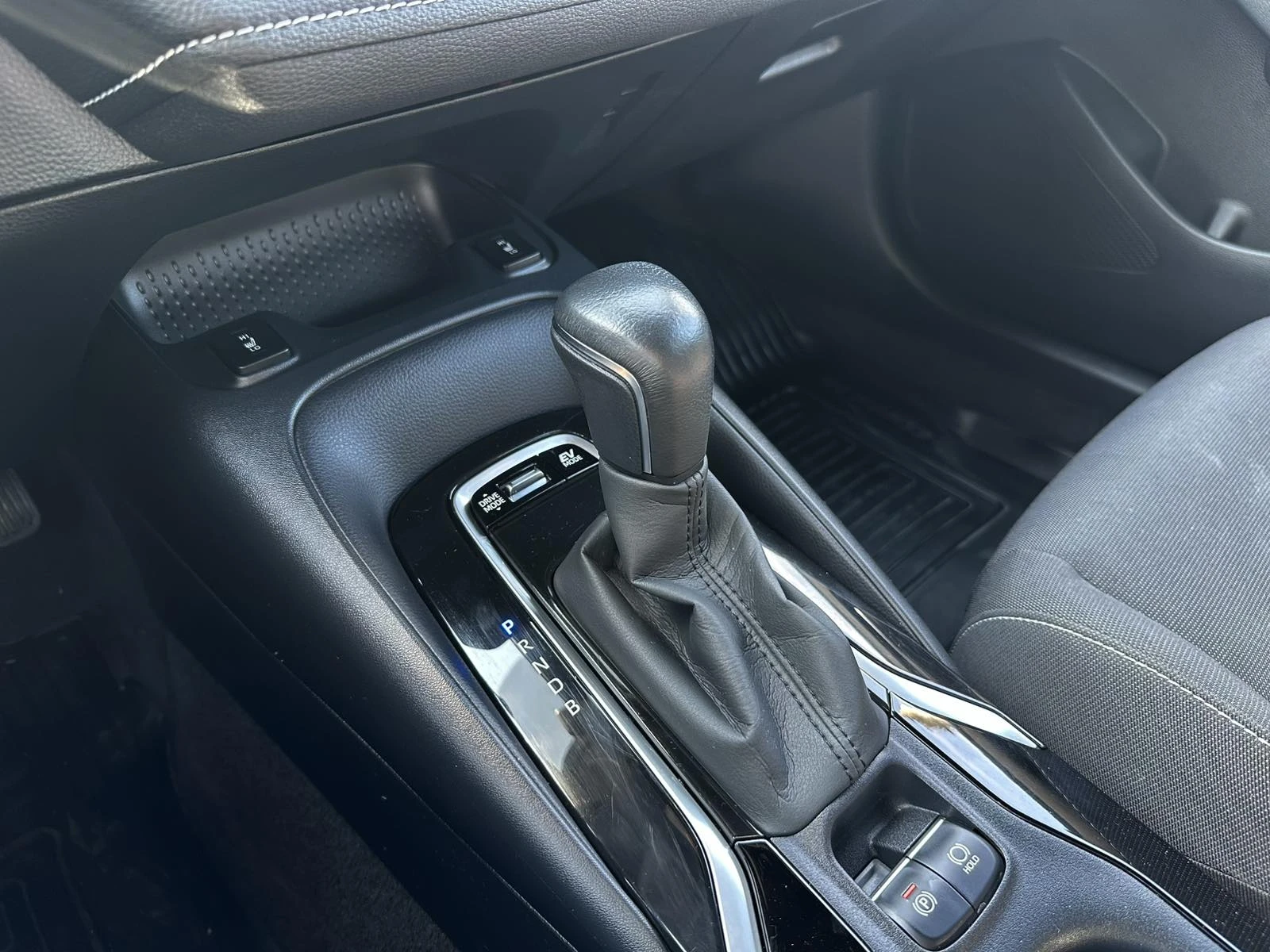 Toyota Corolla 1.8 TS HSD Executive, снимка 13 - Автомобили и джипове - 55824108