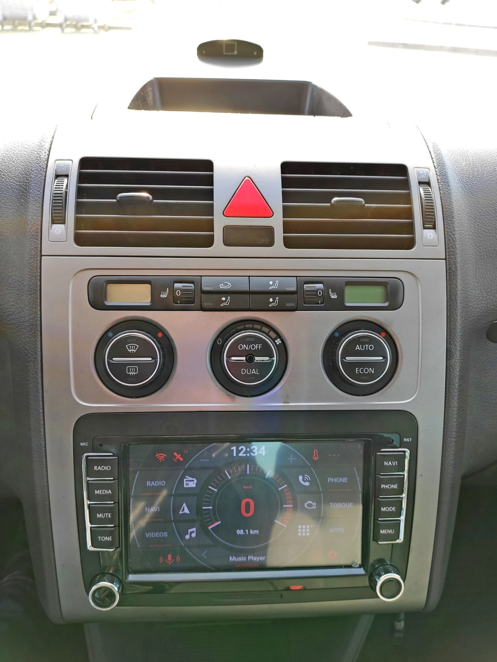 VW Touran EcoFuel, снимка 8 - Автомобили и джипове - 55844149