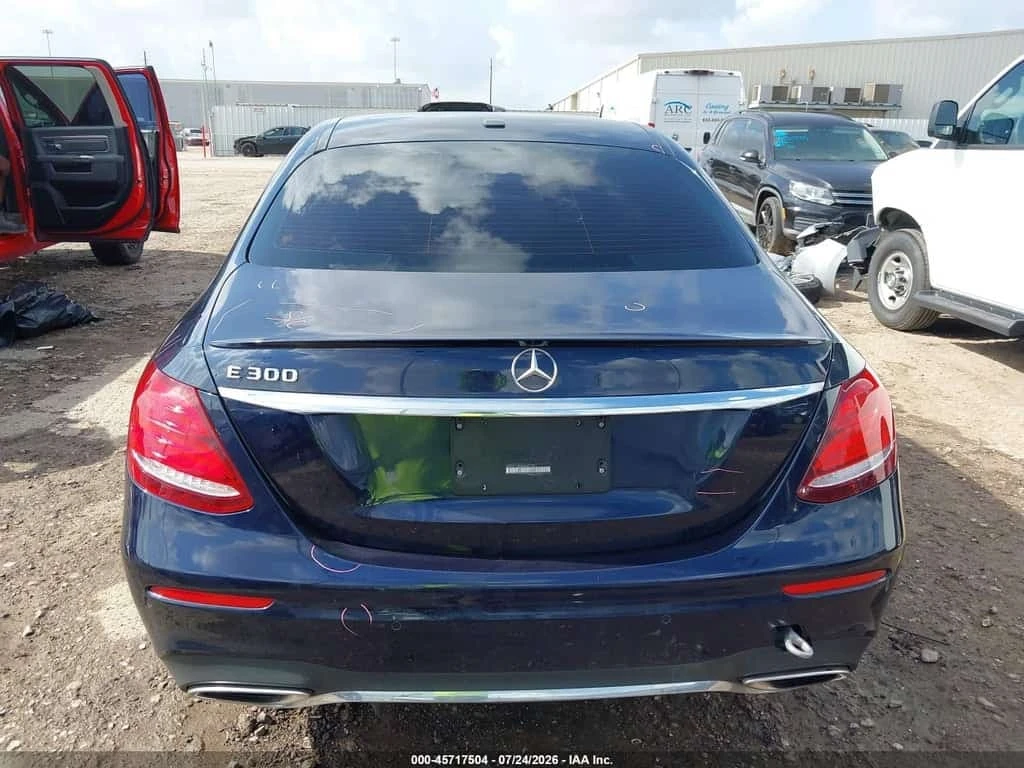 Mercedes-Benz E 300 * CARFAX * ОПЦИЯ ЗА ФИНАНСИРАНЕ * , снимка 16 - Автомобили и джипове - 56267245