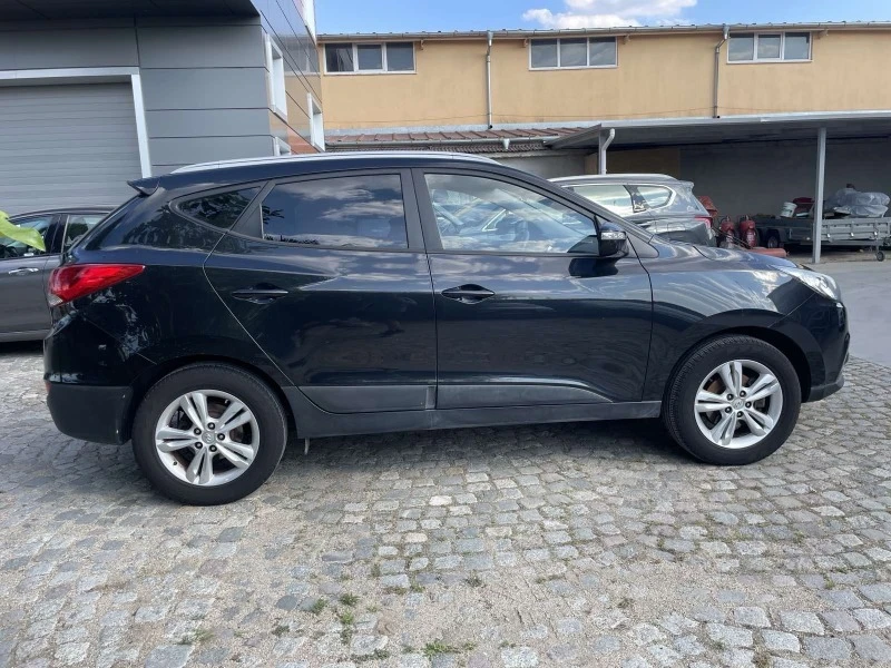 Hyundai IX35 2.0 crdi 4x4, снимка 4 - Автомобили и джипове - 46241556