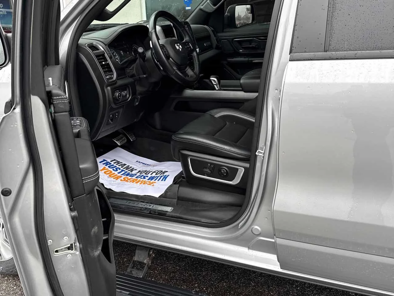 Dodge RAM 1500  Laramie /CARFAX / CAMERA / ОБДУХВАНЕ  - изображение 5