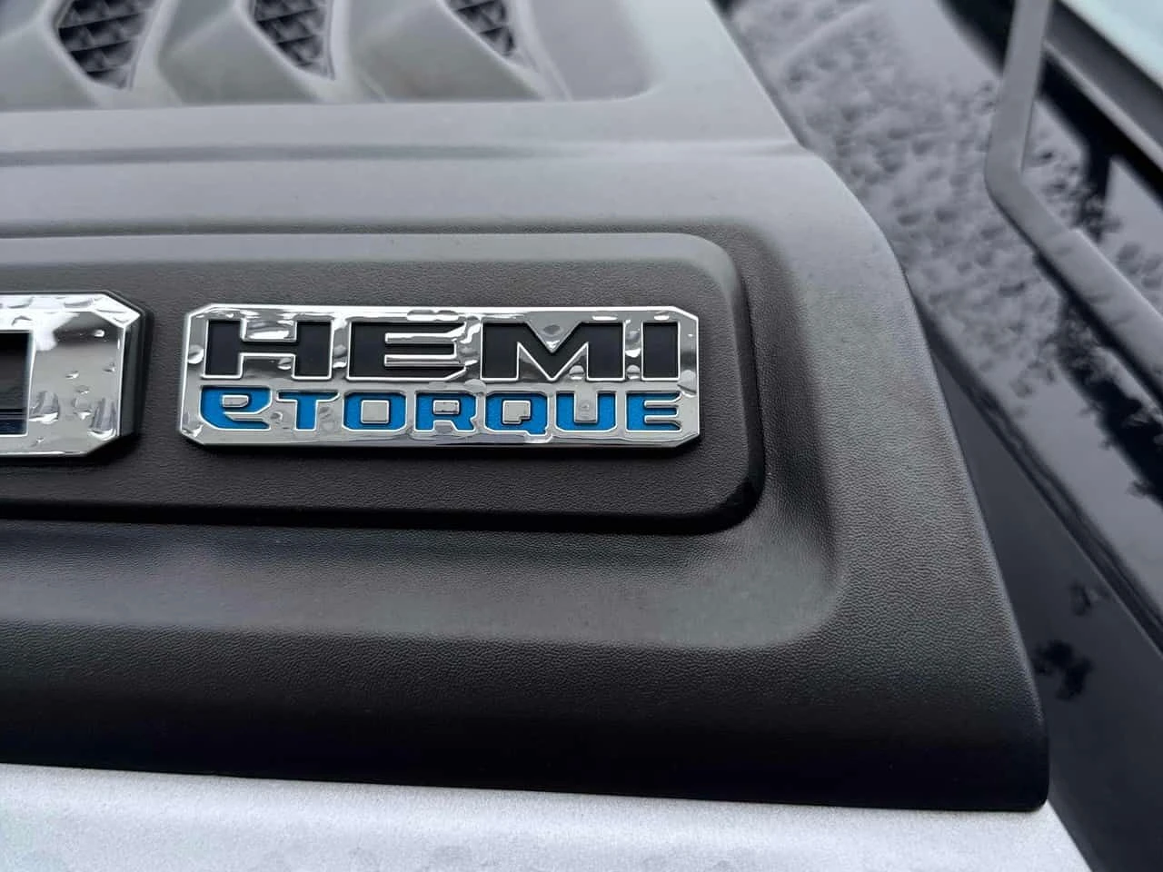 Dodge RAM 1500  Laramie /CARFAX / CAMERA / ОБДУХВАНЕ , снимка 17 - Автомобили и джипове - 53743217