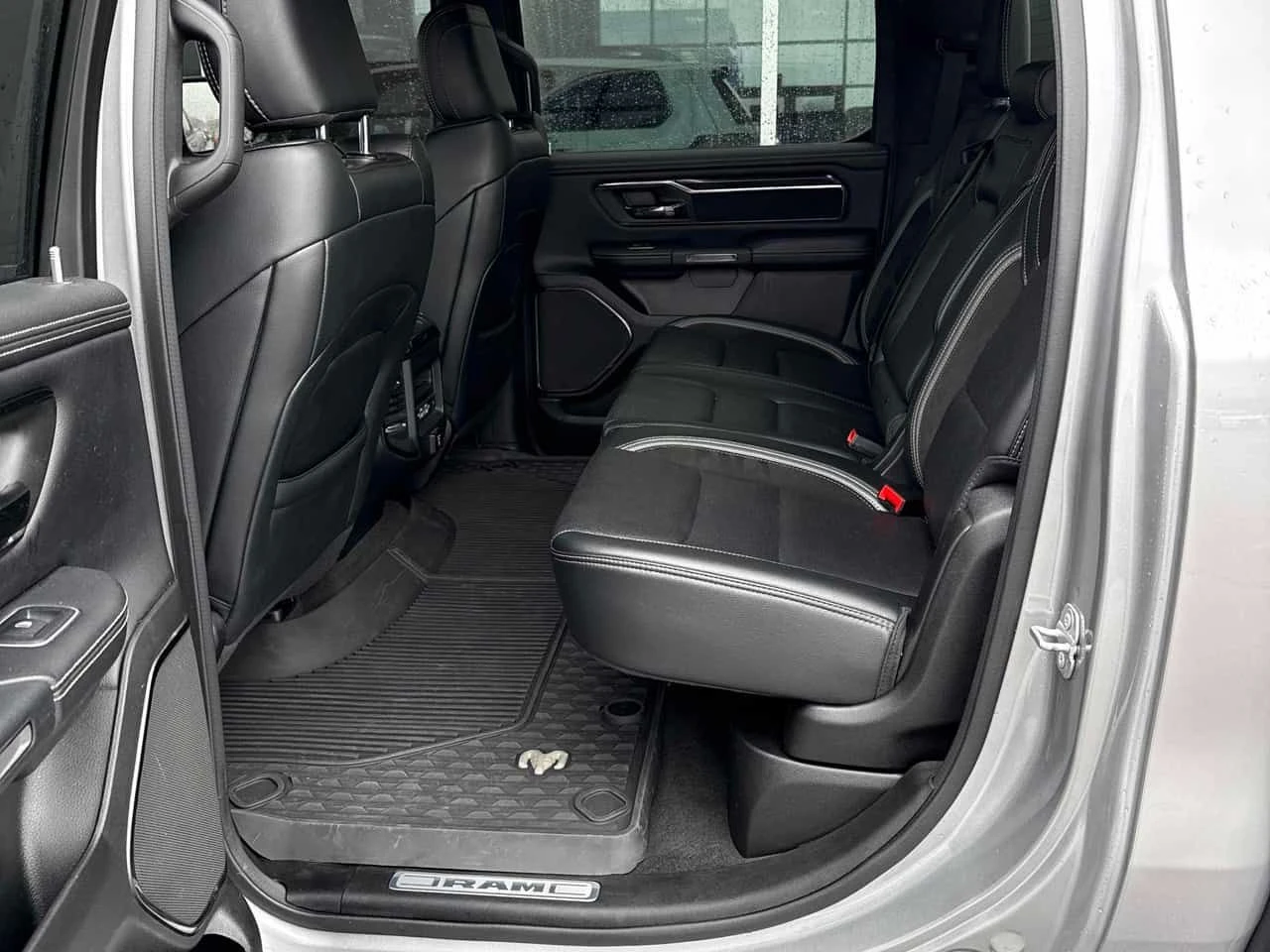 Dodge RAM 1500  Laramie /CARFAX / CAMERA / ОБДУХВАНЕ  - изображение 10