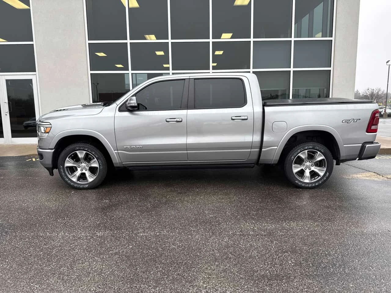 Dodge RAM 1500  Laramie /CARFAX / CAMERA / ОБДУХВАНЕ  - изображение 2