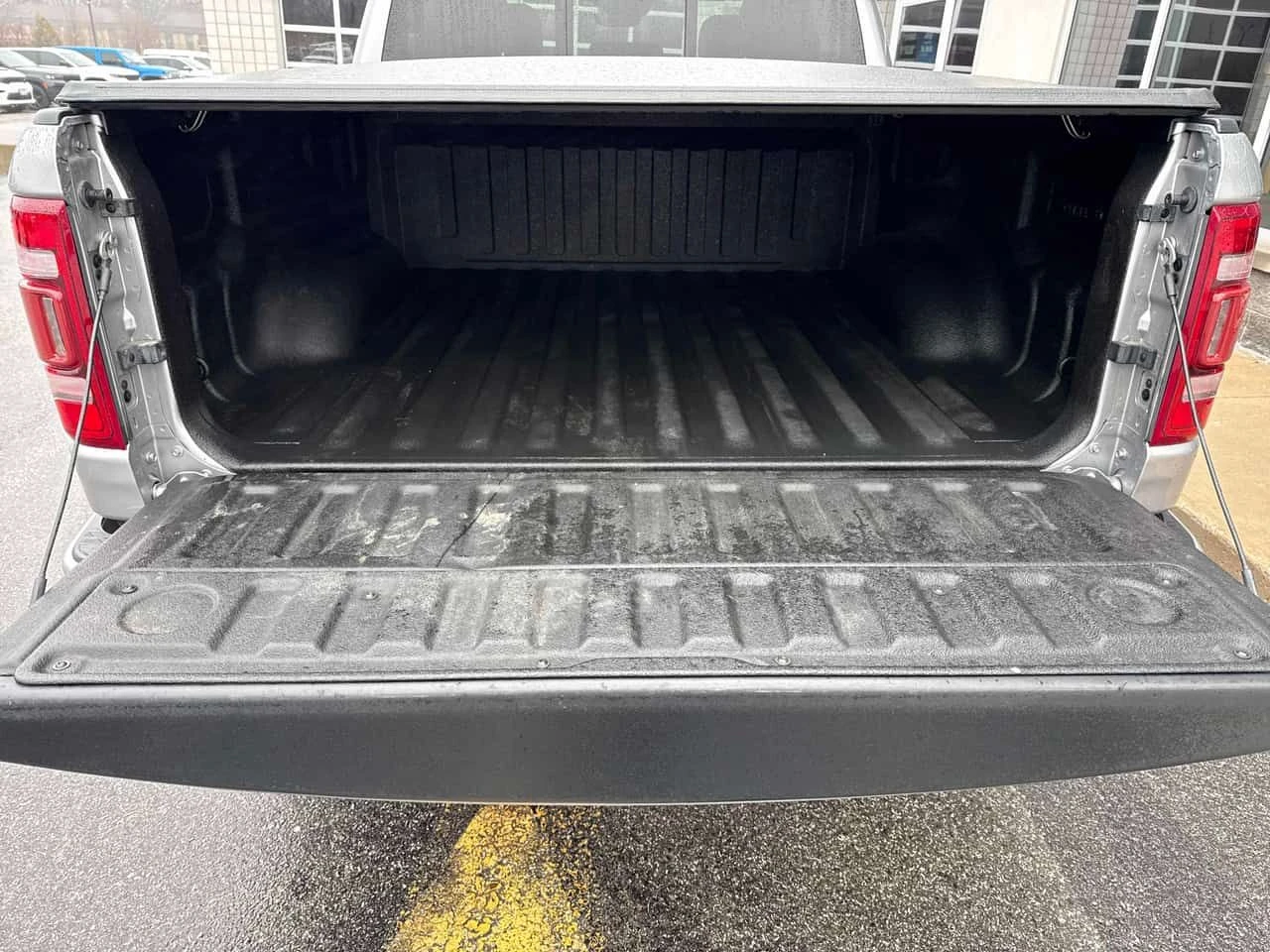 Dodge RAM 1500  Laramie /CARFAX / CAMERA / ОБДУХВАНЕ , снимка 12 - Автомобили и джипове - 53743217