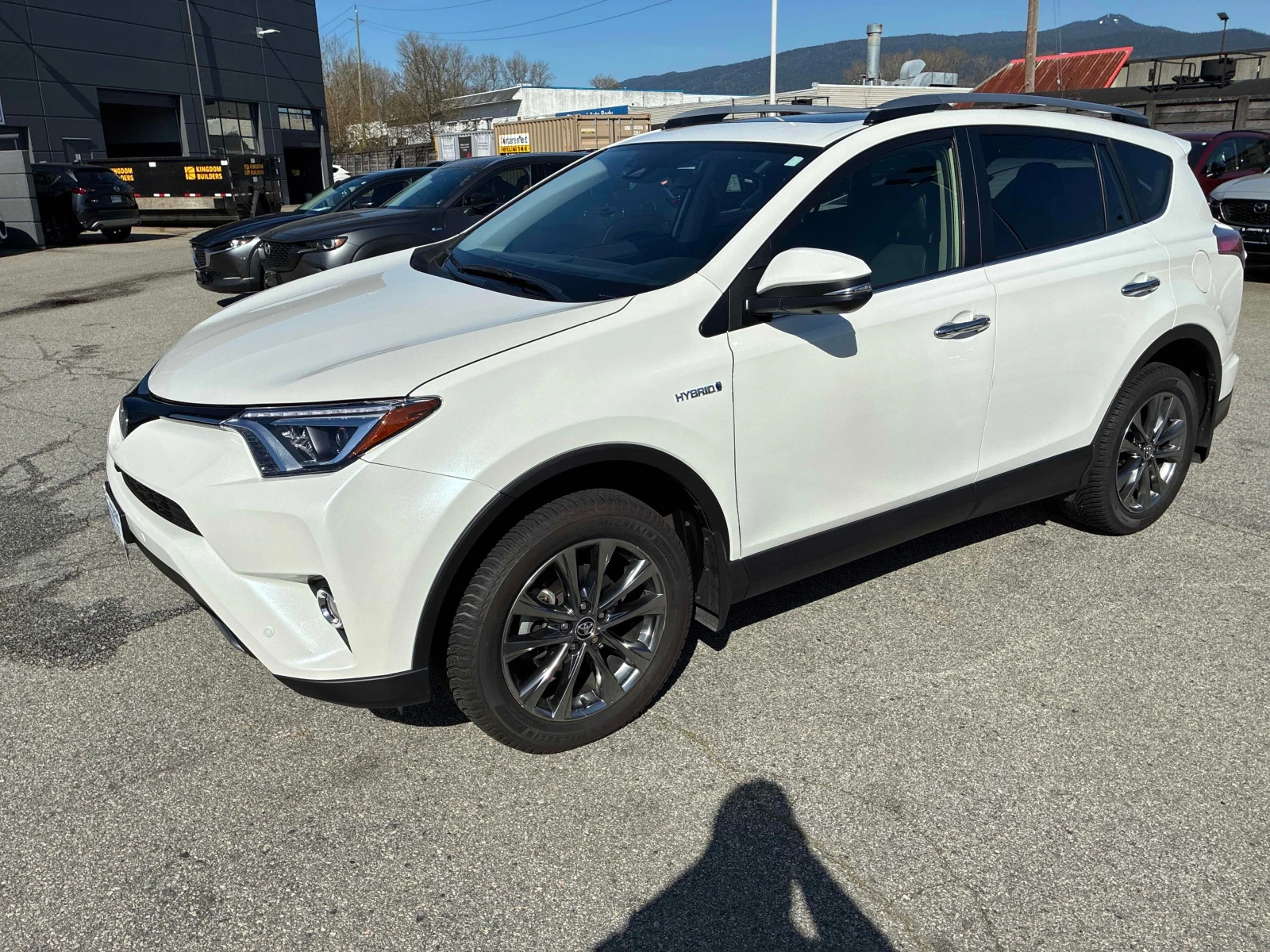 Toyota Rav4 HYBRID LIMITED * * CARFAX * * АВТО КРЕДИТ * * , снимка 2 - Автомобили и джипове - 54184314