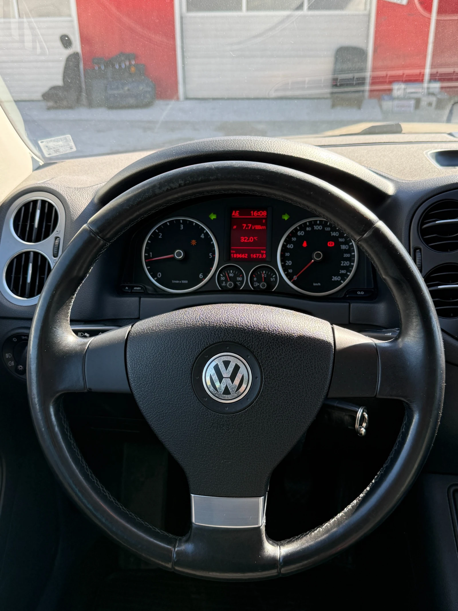 VW Tiguan Фолксваген Тигуан 2.0 TDI 4Х4 РЕАЛНИ КМ CARPLAY, снимка 11 - Автомобили и джипове - 55982330