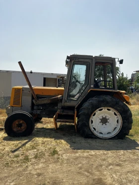 Трактор Renault, снимка 3