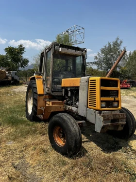 Трактор Renault, снимка 2