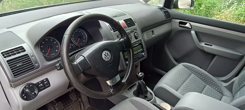 VW Touran 2.0i Метан, снимка 7 - Автомобили и джипове - 47439235