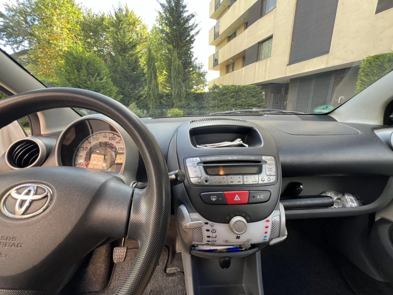 Toyota Aygo 1.0, снимка 11 - Автомобили и джипове - 49221721