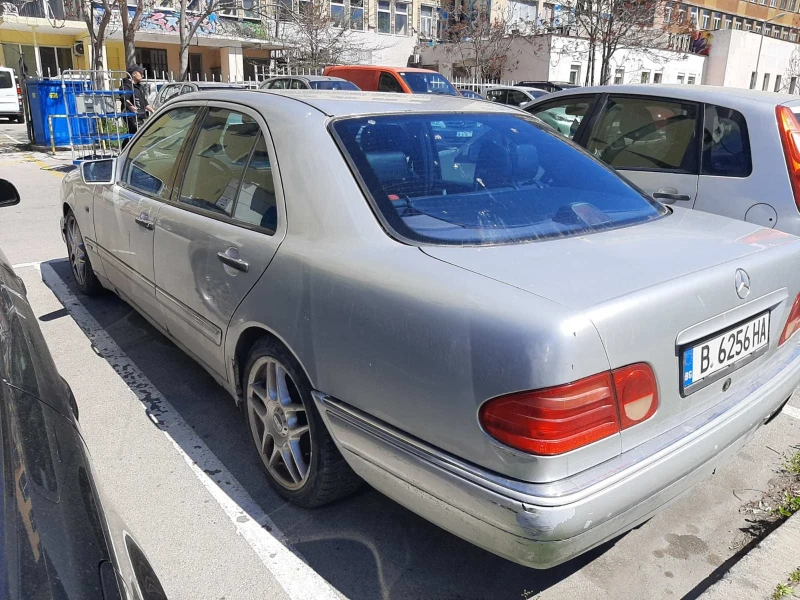 Mercedes-Benz E 280, снимка 5 - Автомобили и джипове - 52499747