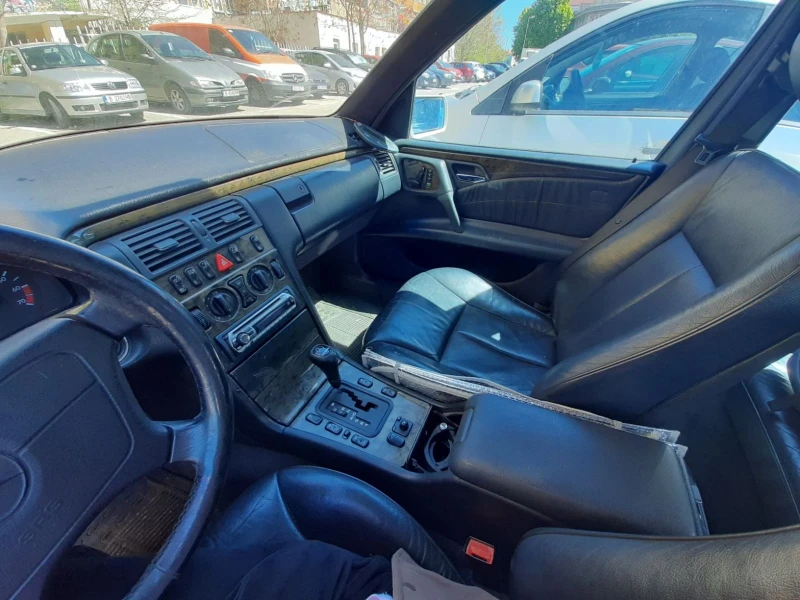 Mercedes-Benz E 280, снимка 3 - Автомобили и джипове - 52499747