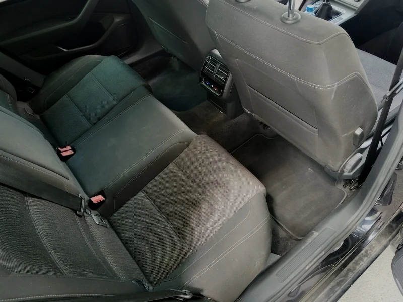 VW Passat 1.6 tdi / ОБСЛУЖЕН /, снимка 12 - Автомобили и джипове - 52068454