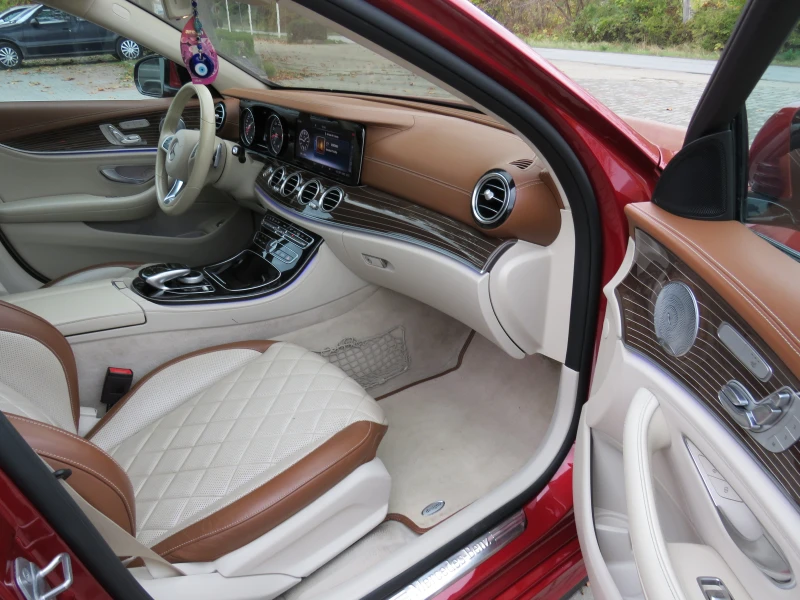 Mercedes-Benz E 300 * FUL PACK 6.3AMG FACELIFT DESIGNO KEYLESS 9G PANO, снимка 12 - Автомобили и джипове - 52300797