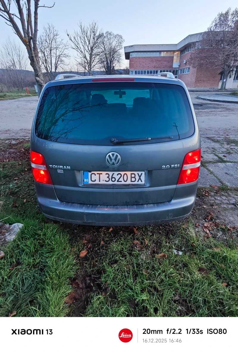 VW Touran 2.0 FSI, снимка 3 - Автомобили и джипове - 52816326