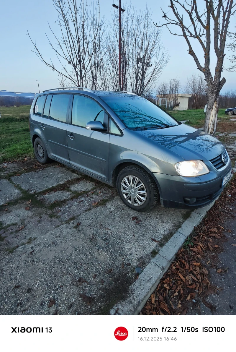 VW Touran 2.0 FSI, снимка 2 - Автомобили и джипове - 52816326
