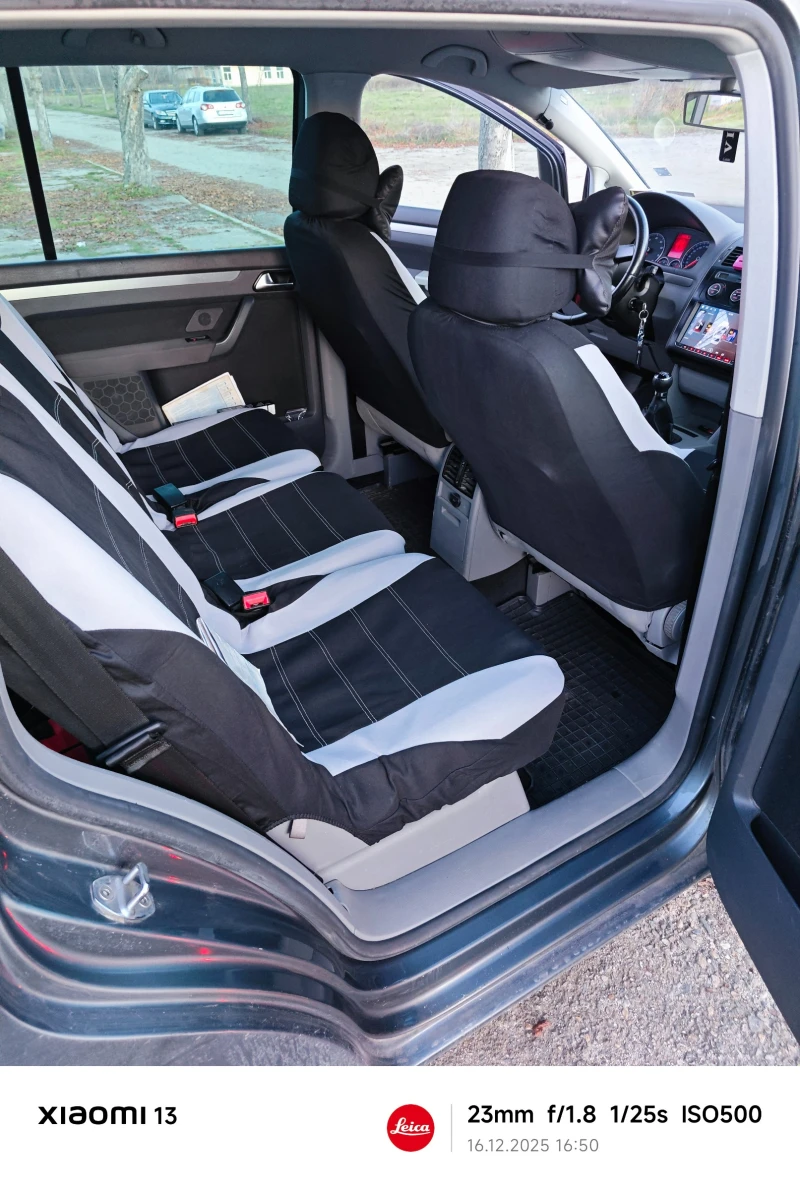 VW Touran 2.0 FSI, снимка 15 - Автомобили и джипове - 52816326