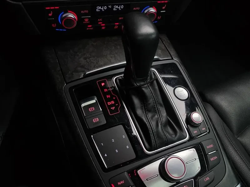 Audi A6 2.0 TDI, снимка 9 - Автомобили и джипове - 54147963