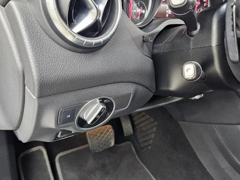 Mercedes-Benz CLA 250 САМО 30% АВАНС, снимка 16 - Автомобили и джипове - 55735089