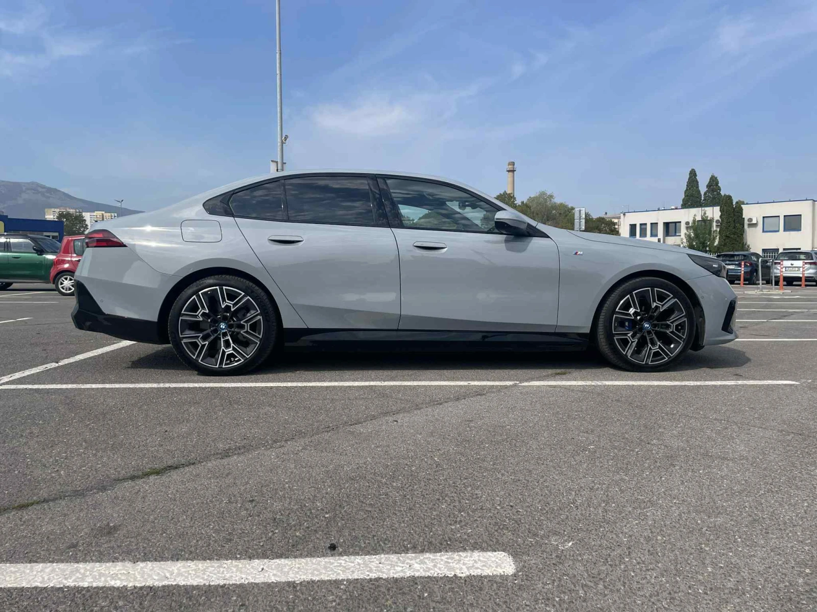 BMW i5 eDrive40 - изображение 8