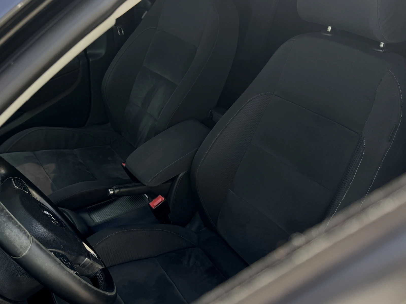 VW Golf 6 2.0TDI 140 Регистриран с каско! HIGHLINE , снимка 13 - Автомобили и джипове - 53726502