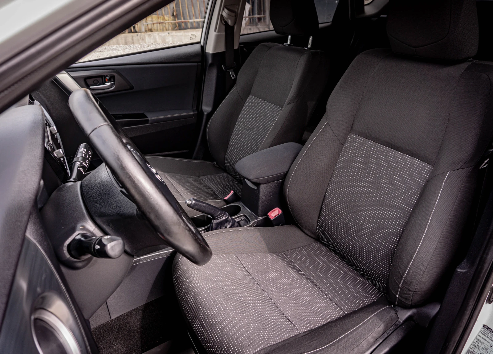 Toyota Auris 2.0 D-4D Бяла перла! ТОП! С ГАРАНЦИЯ!, снимка 10 - Автомобили и джипове - 53910751