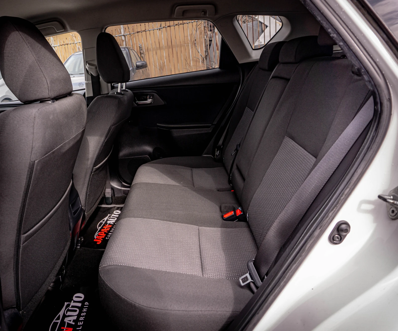 Toyota Auris 2.0 D-4D Бяла перла! ТОП! С ГАРАНЦИЯ!, снимка 11 - Автомобили и джипове - 53910751