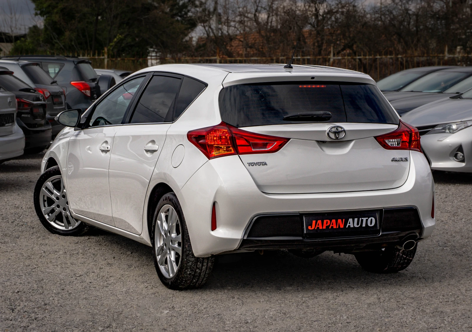 Toyota Auris 2.0 D-4D Бяла перла! ТОП! С ГАРАНЦИЯ!, снимка 6 - Автомобили и джипове - 53910751