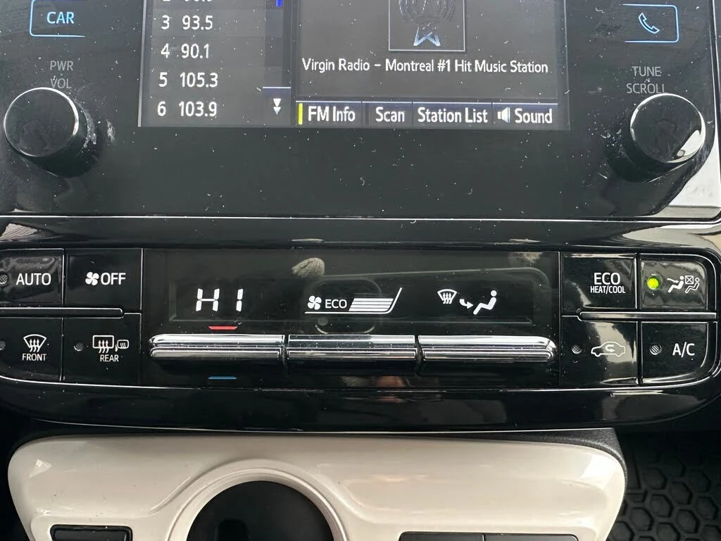 Toyota Prius FOUR TOURING* FWD* АвтоКредит* (ЦЕНА ДО БГ), снимка 14 - Автомобили и джипове - 54068625