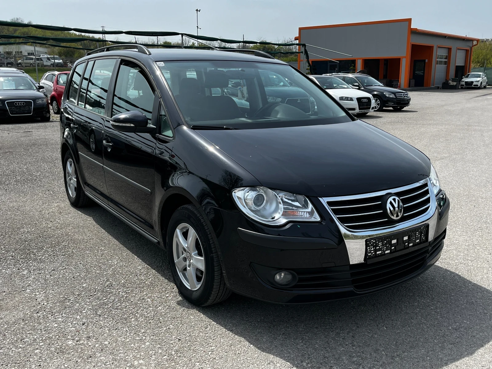 VW Touran Facelift 1.9TDI 105, снимка 7 - Автомобили и джипове - 54194364